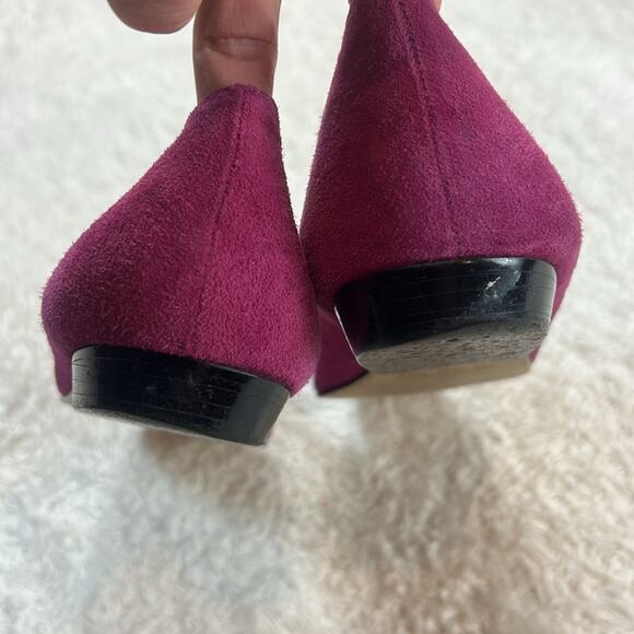 Vintage 80s Sutton Plaza magenta suede bow tow flats, 9 - Picture 6 of 10
